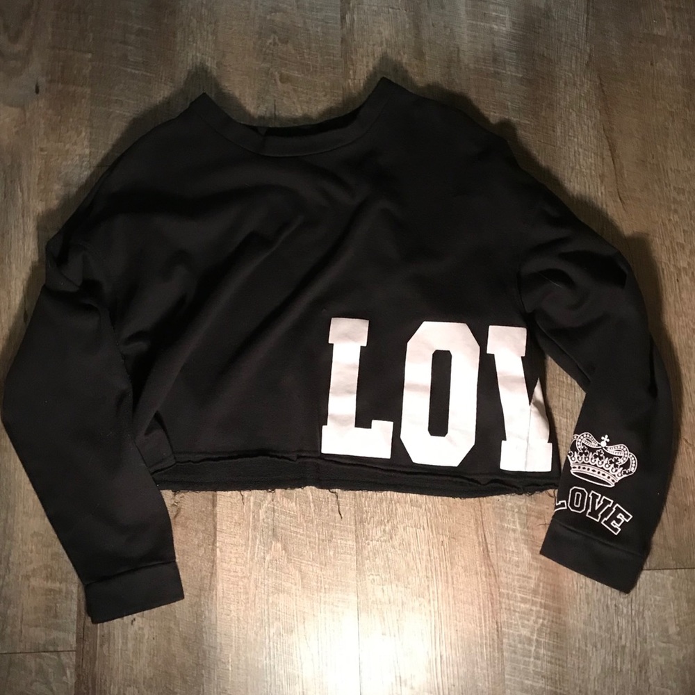 Black love crop top